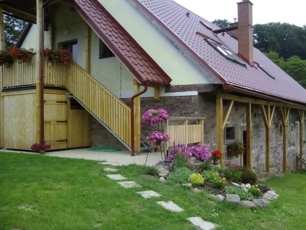 U tátovy lípy Apartamento Jívka Exterior foto