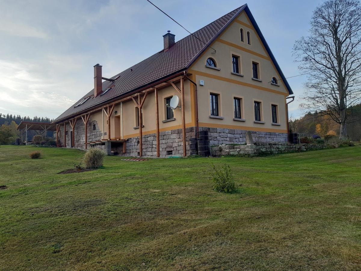 U tátovy lípy Apartamento Jívka Exterior foto