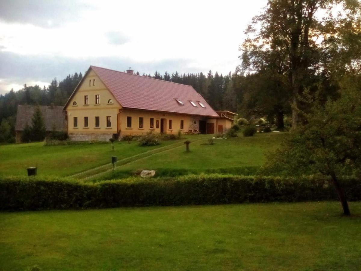 U tátovy lípy Apartamento Jívka Exterior foto