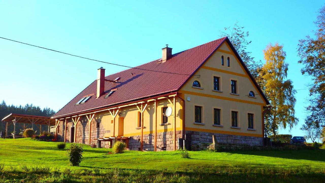 U tátovy lípy Apartamento Jívka Exterior foto